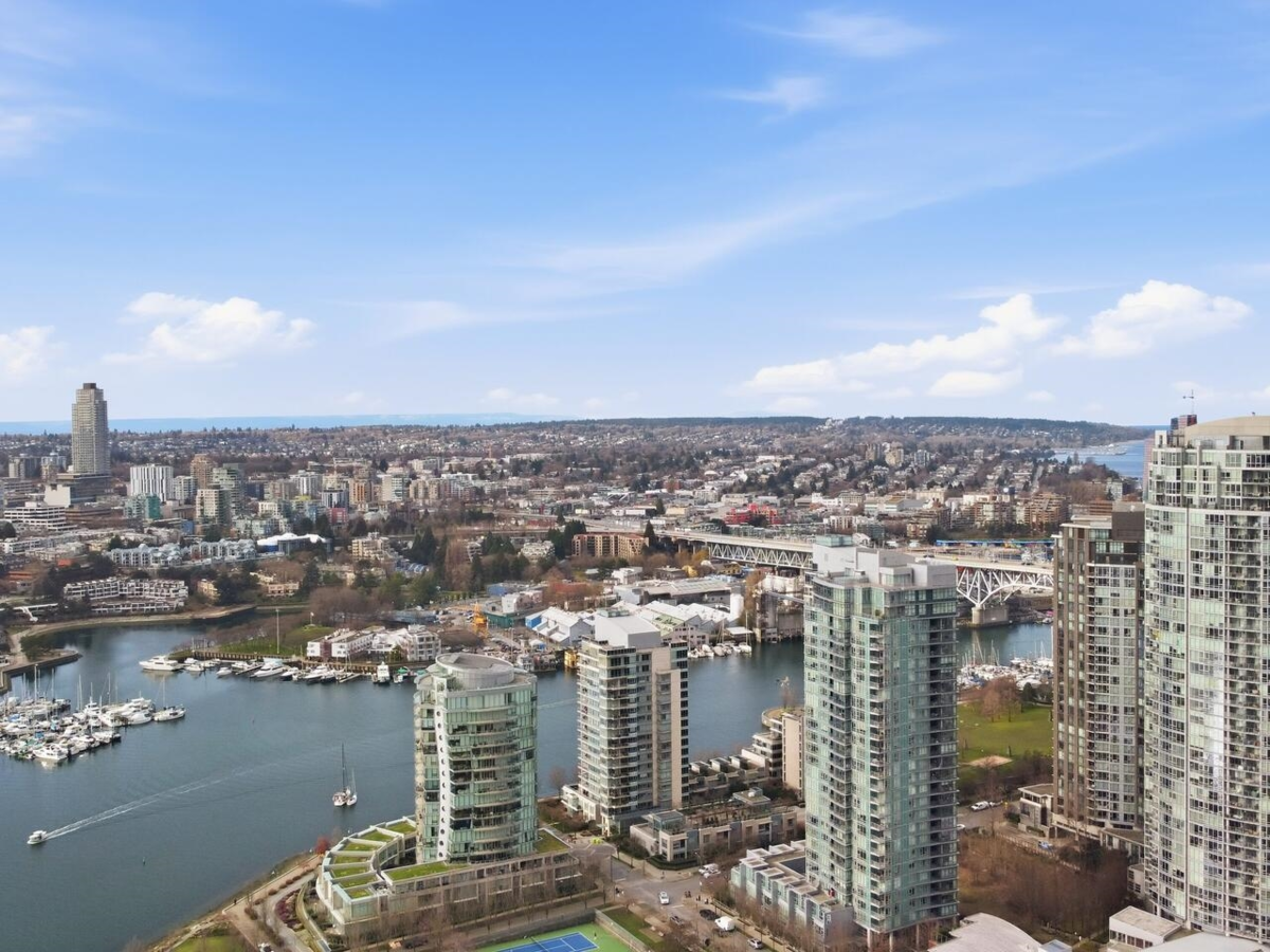 Hot Tub / Spa Photo of 4302 1408 Strathmore Mews, Vancouver, BC