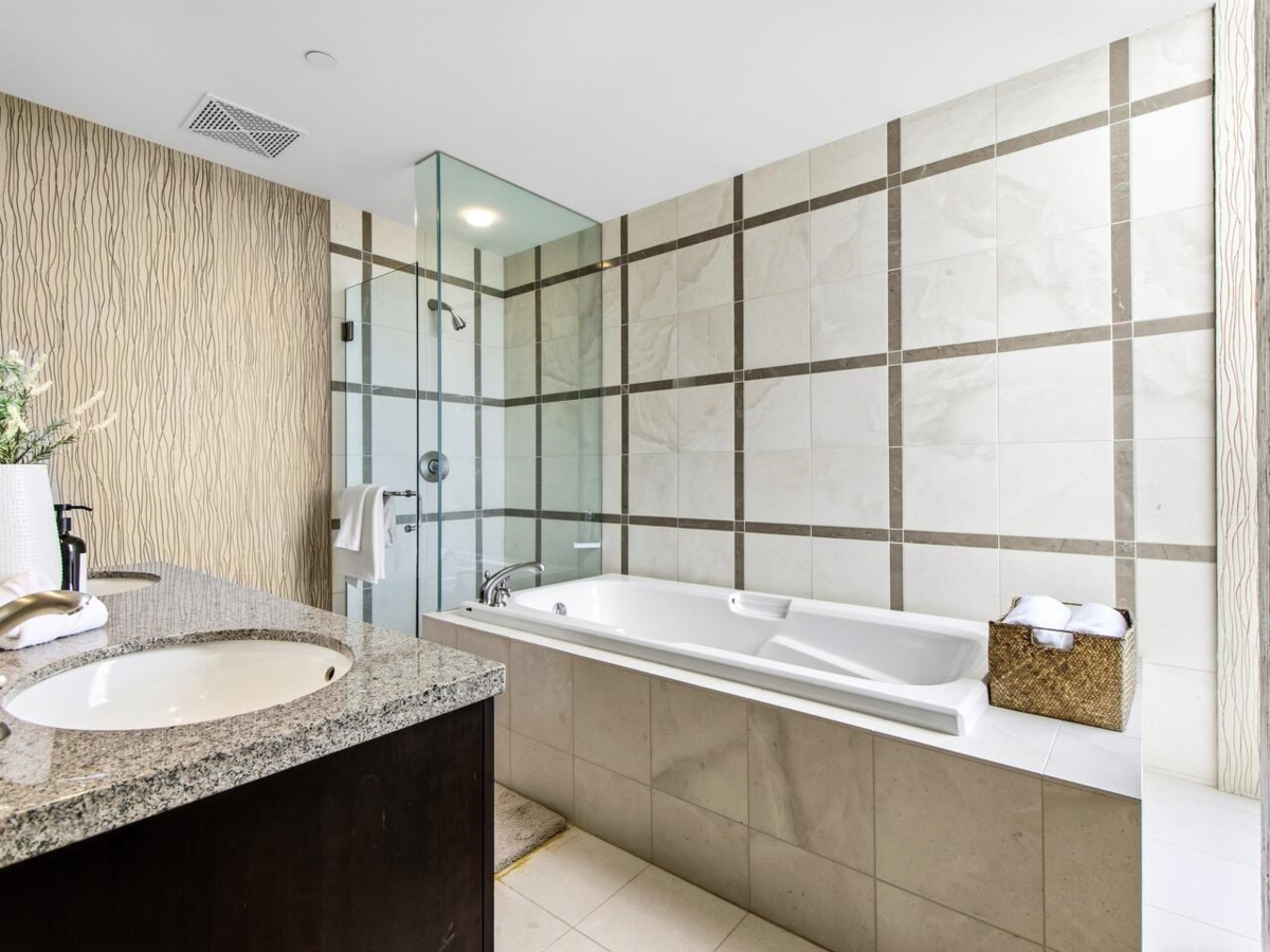 Walk-In Closet Photo of 4302 1408 Strathmore Mews, Vancouver, BC