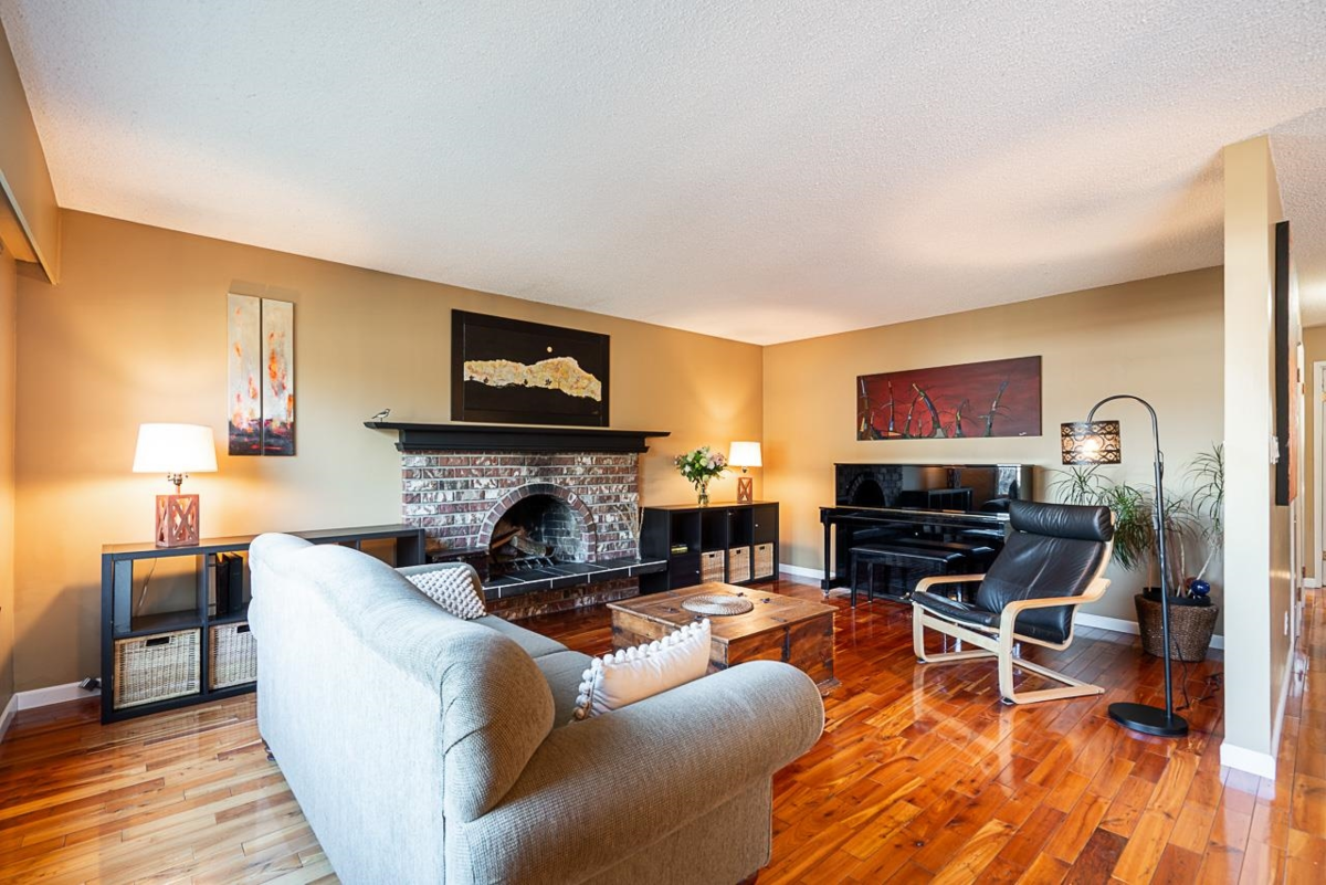 Breakfast Nook Photo of 21674 Manor Avenue, Maple Ridge, BC