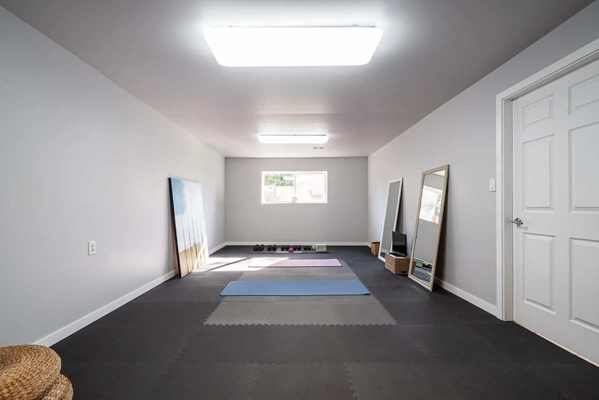 Front Yard Photo of 21674 Manor Avenue, Maple Ridge, BC