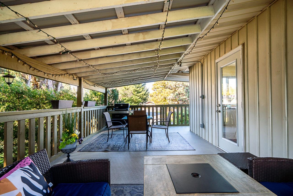 Hallway Photo of 21674 Manor Avenue, Maple Ridge, BC