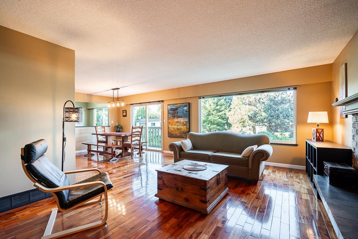 Kitchen Photo of 21674 Manor Avenue, Maple Ridge, BC
