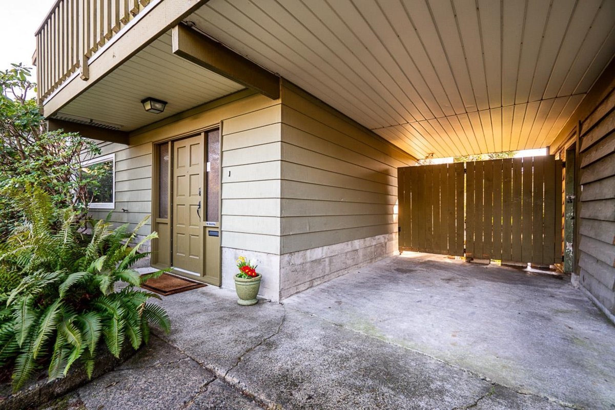 Living Room Photo of 21674 Manor Avenue, Maple Ridge, BC