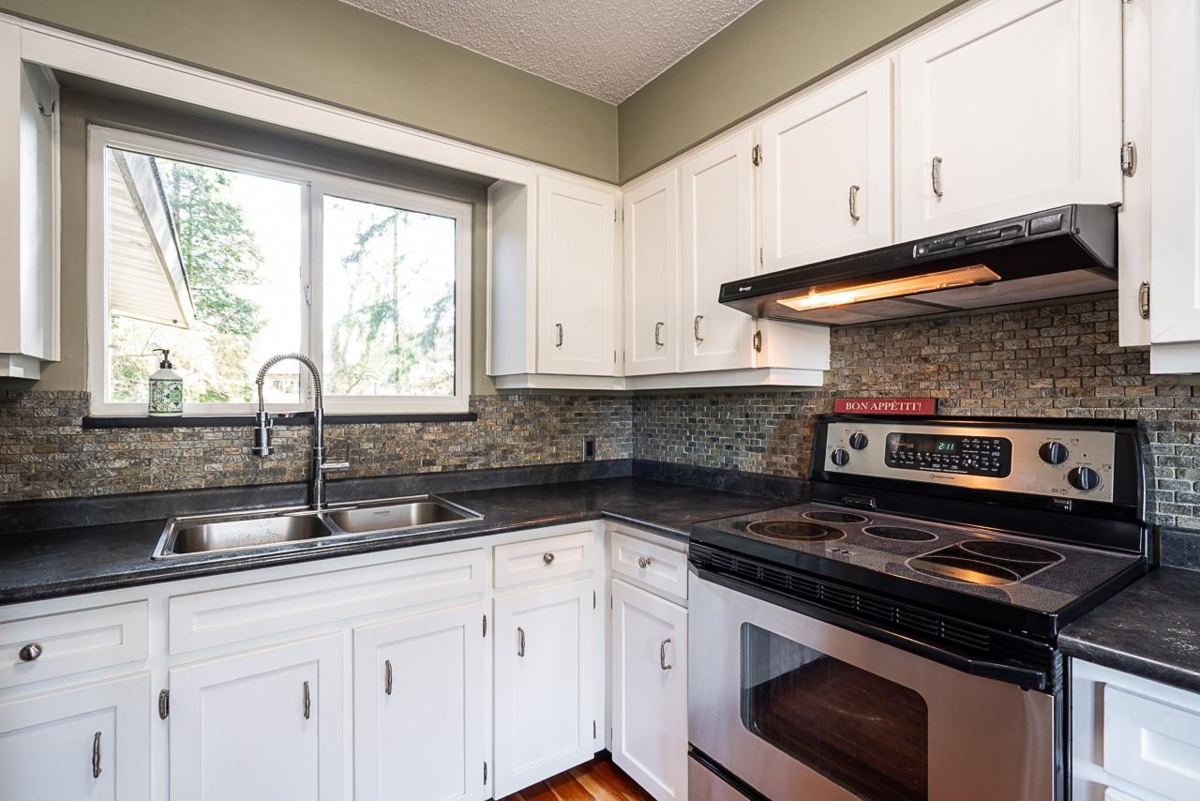 Primary Bathroom Photo of 21674 Manor Avenue, Maple Ridge, BC