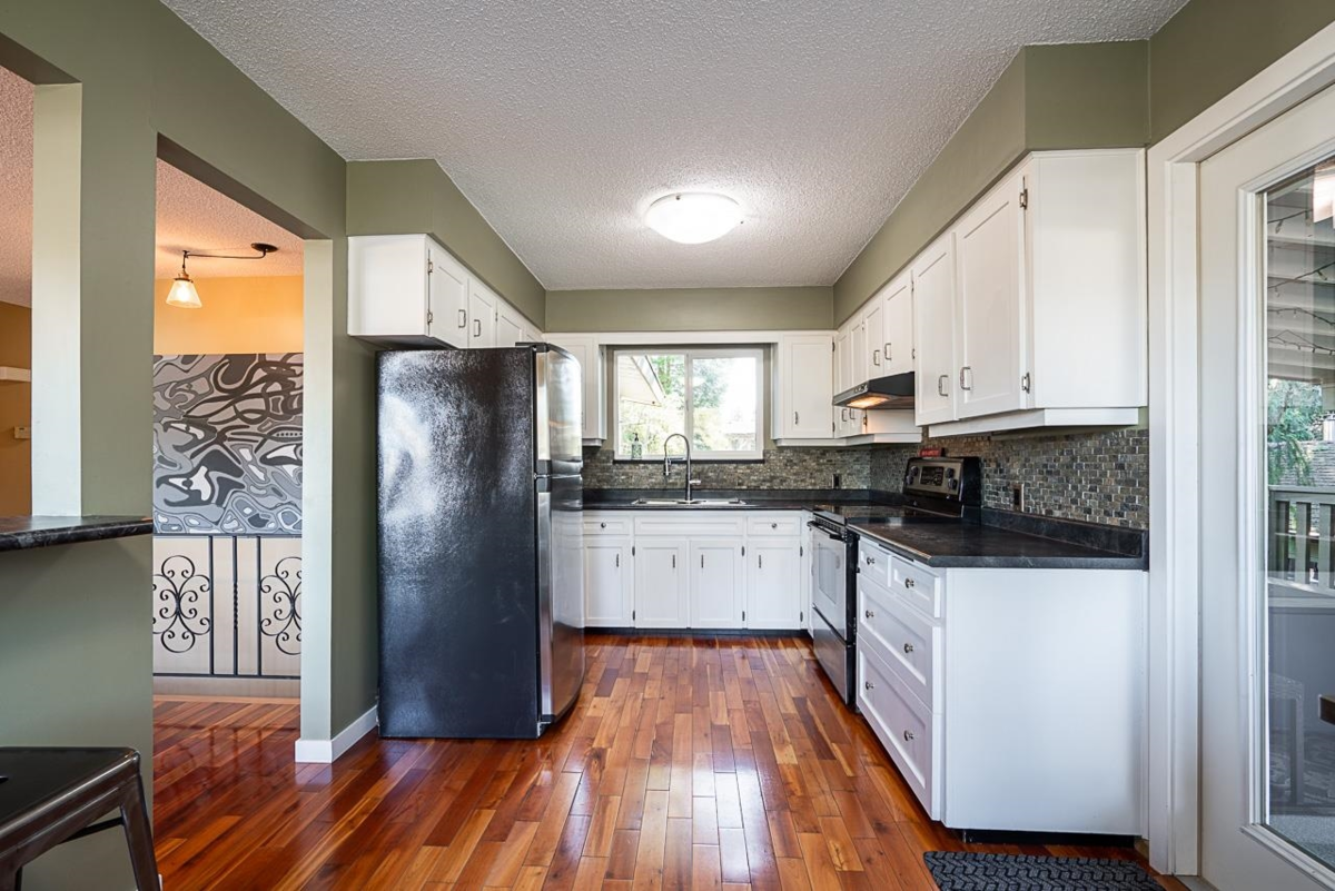 Primary Bedroom Photo of 21674 Manor Avenue, Maple Ridge, BC