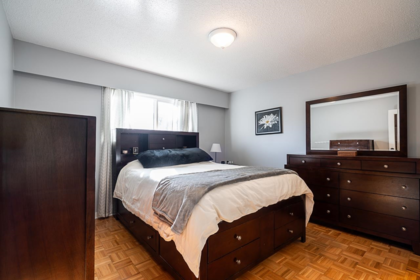 Guest Bathroom Photo of 21674 Manor Avenue, Maple Ridge, BC