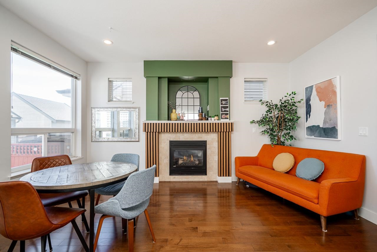 Kitchen Island Photo of 7350 194 Street, Surrey, BC