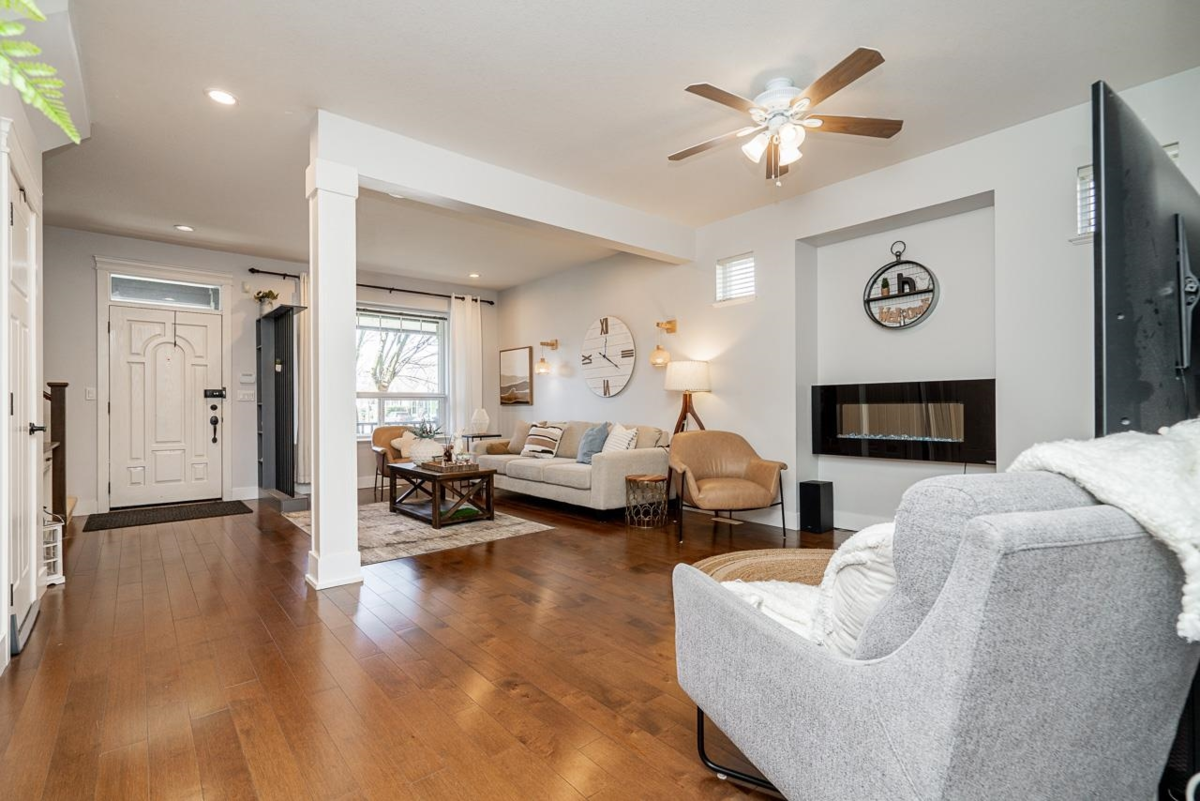Kitchen Photo of 7350 194 Street, Surrey, BC