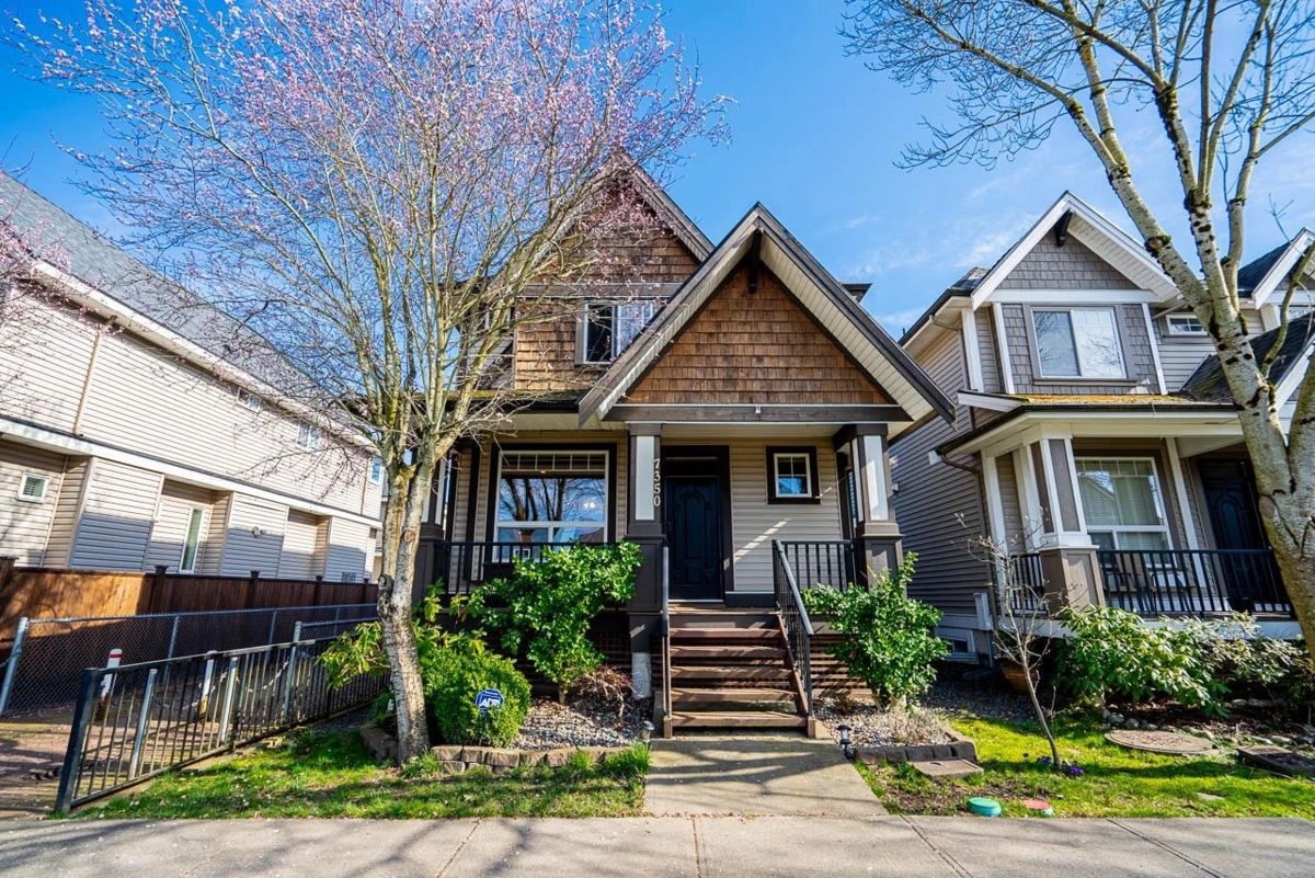 Living Room Photo of 7350 194 Street, Surrey, BC
