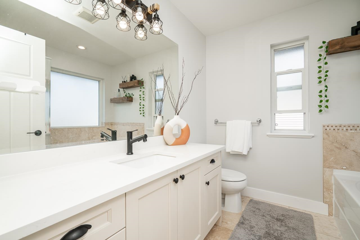 Powder Room Photo of 7350 194 Street, Surrey, BC