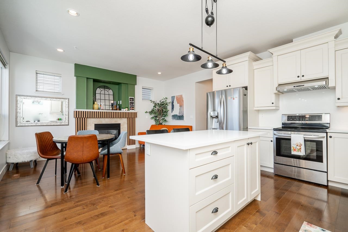 Primary Bathroom Photo of 7350 194 Street, Surrey, BC