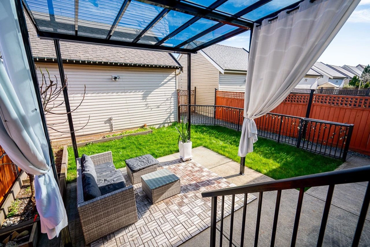 Swimming Pool Photo of 7350 194 Street, Surrey, BC