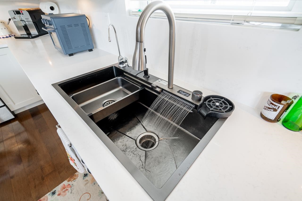 Walk-In Closet Photo of 7350 194 Street, Surrey, BC