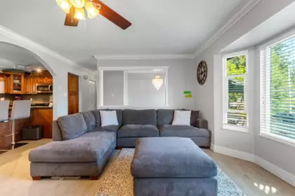 Entry Foyer Photo of 14917 92 Avenue, Surrey, BC
