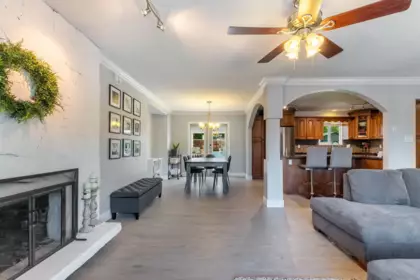 Hallway Photo of 14917 92 Avenue, Surrey, BC