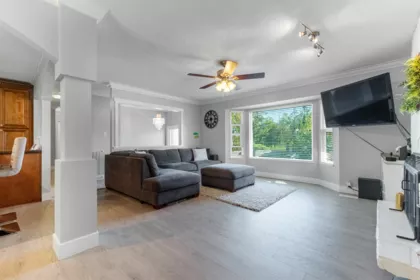 Powder Room Photo of 14917 92 Avenue, Surrey, BC