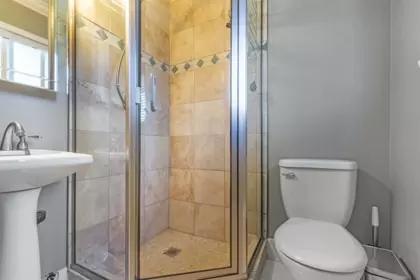Primary Bathroom Photo of 14917 92 Avenue, Surrey, BC