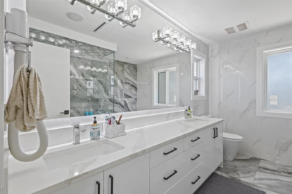 Hallway Photo of 2128 Oakridge Crescent, Abbotsford, BC