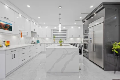 Kitchen Island Photo of 2128 Oakridge Crescent, Abbotsford, BC