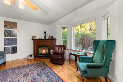 Breakfast Nook Photo of 1559 Park Avenue, Roberts Creek, BC
