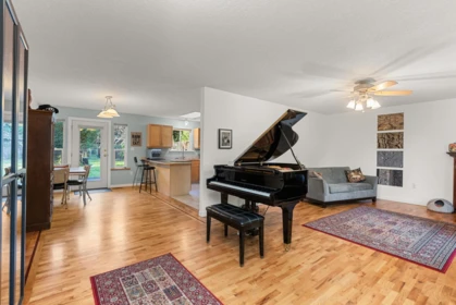 1559 Park Avenue, Roberts Creek, BC, Roberts Creek — Single Family Residence for sale