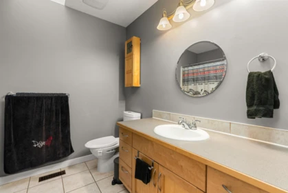 Hallway Photo of 1559 Park Avenue, Roberts Creek, BC