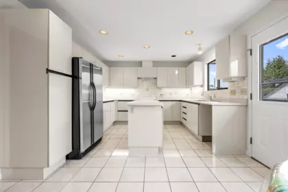 Powder Room Photo of 2291 E 40th Avenue, Vancouver, BC
