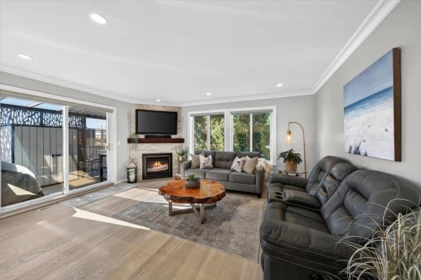Breakfast Nook Photo of 927 Kent Street, White Rock, BC