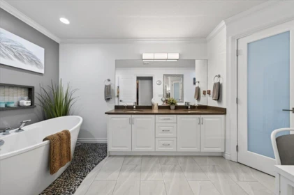Entry Foyer Photo of 927 Kent Street, White Rock, BC
