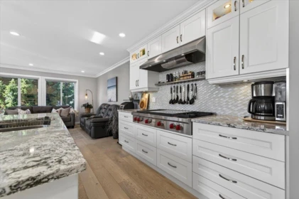 Kitchen Island Photo of 927 Kent Street, White Rock, BC