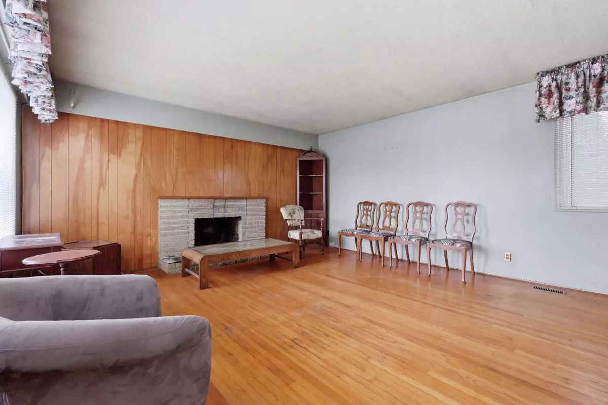 Living Room Photo of 4745 Gilpin Court, Burnaby, BC