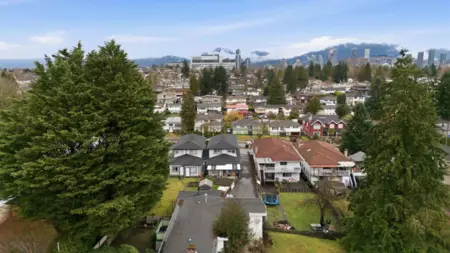 Garden / Landscaping Photo of 4745 Gilpin Court, Burnaby, BC