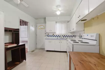 Kitchen Island Photo of 4745 Gilpin Court, Burnaby, BC