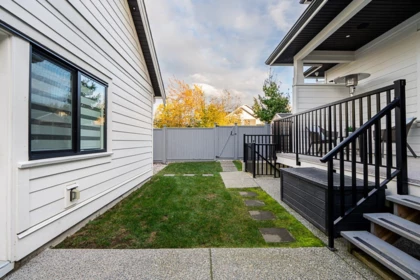 Hallway Photo of 16595 25a Avenue, Surrey, BC