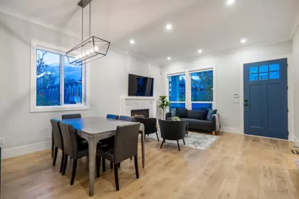 Kitchen Island Photo of 16595 25a Avenue, Surrey, BC