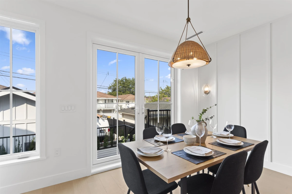 Dining Area Photo of 2 4315 Albert Street, Burnaby, BC