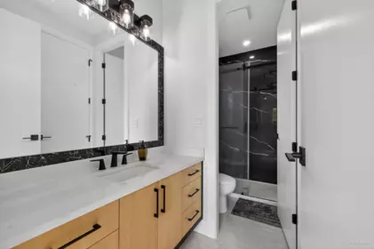 Hallway Photo of 15363 94 Avenue, Surrey, BC