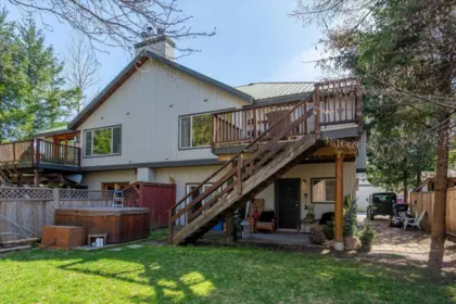 Garden / Landscaping Photo of 2 7467 Prospect Street, Pemberton, BC