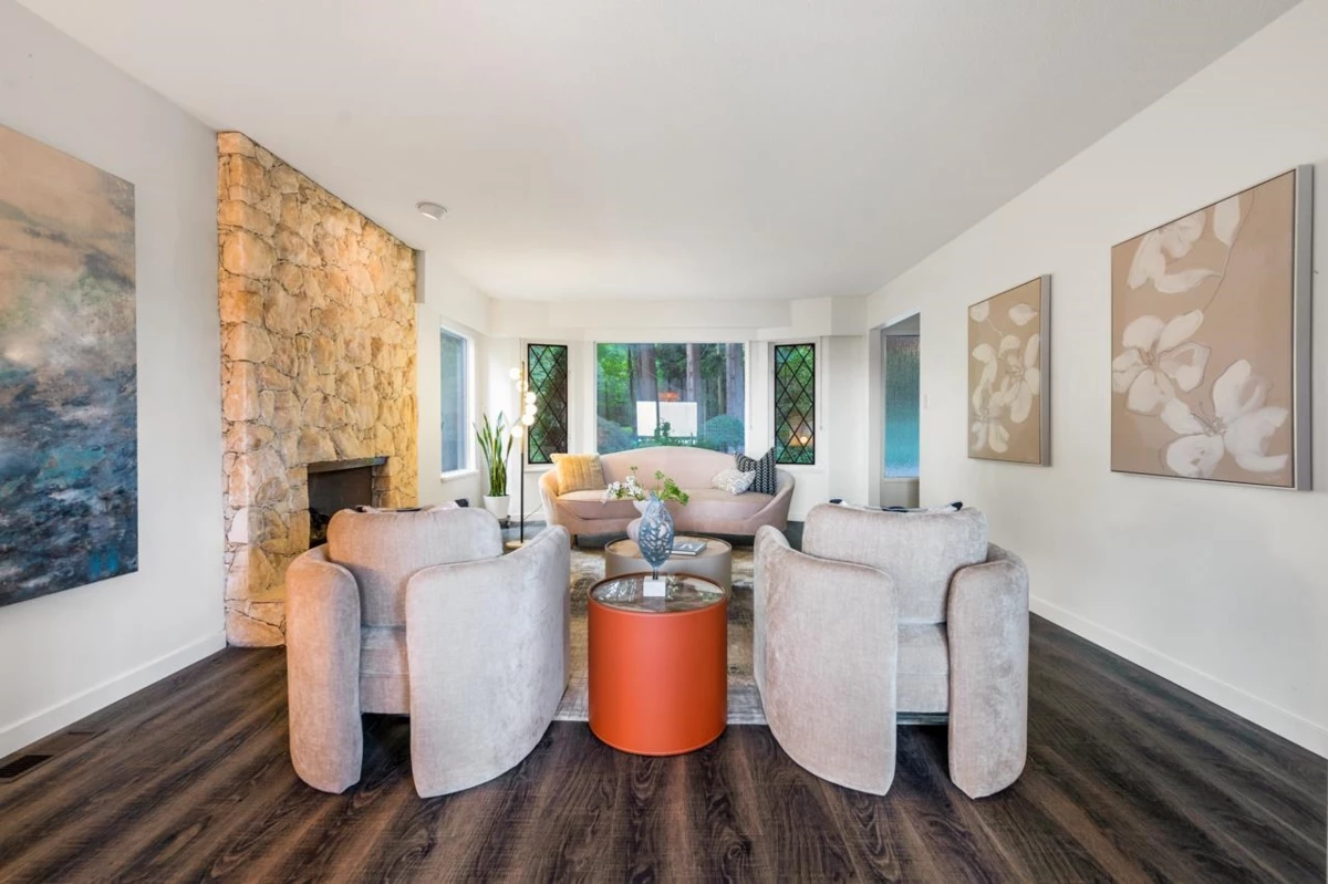 Living Room Photo of 1550 Palmerston Avenue, West Vancouver, BC