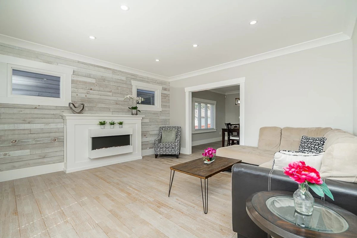 Dining Area Photo of 905 Edinburgh Street, New Westminster, BC