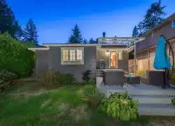 6431 Rosebery Avenue, West Vancouver, BC