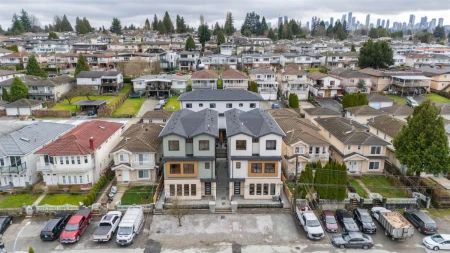 Backyard Photo of 1 5406 Manor Street, Burnaby, BC