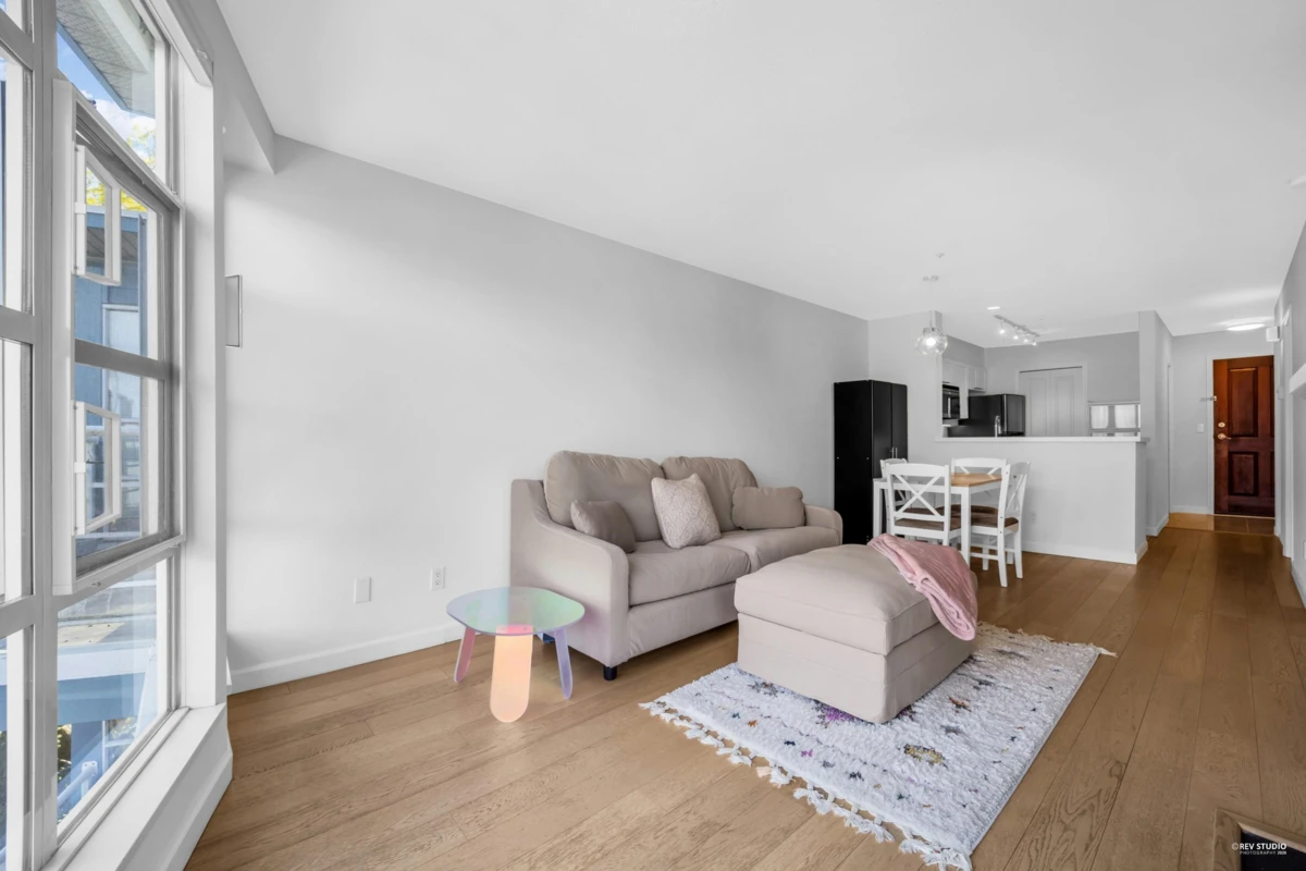 Dining Area Photo of 404 2575 W 4th Avenue, Vancouver, BC
