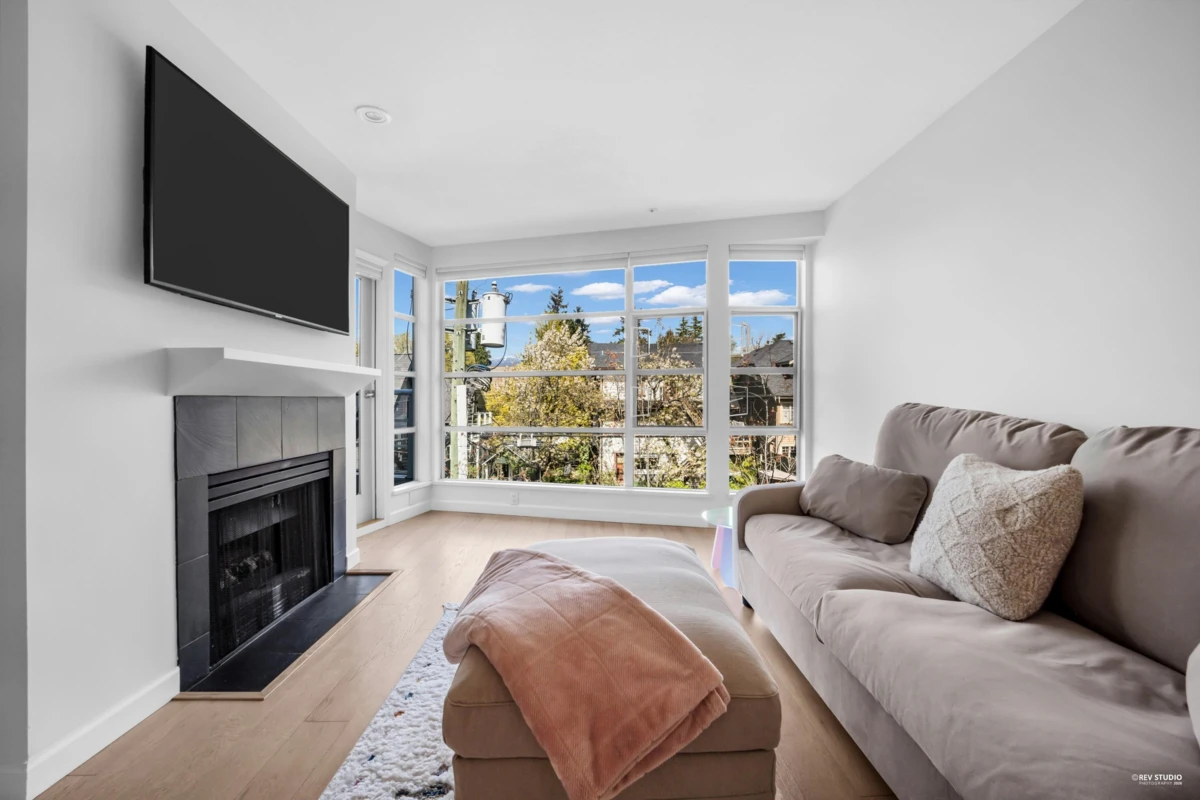 Exterior Rear Photo of 404 2575 W 4th Avenue, Vancouver, BC