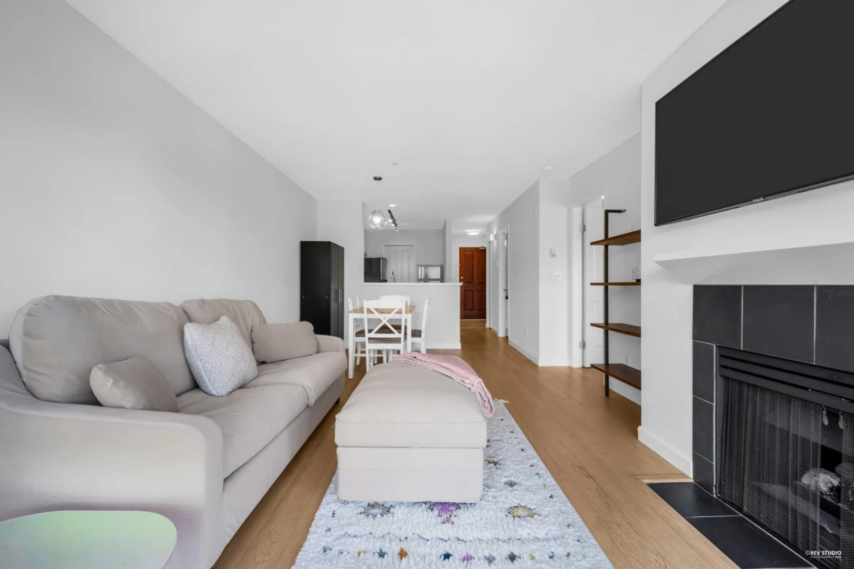 Family Room Photo of 404 2575 W 4th Avenue, Vancouver, BC