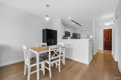 Kitchen Island Photo of 404 2575 W 4th Avenue, Vancouver, BC