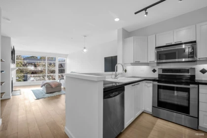 Primary Bedroom Photo of 404 2575 W 4th Avenue, Vancouver, BC