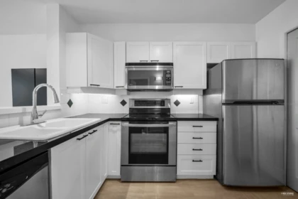 Walk-In Closet Photo of 404 2575 W 4th Avenue, Vancouver, BC