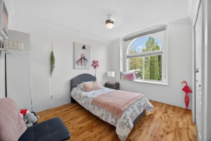 Powder Room Photo of 6791 178b Street, Surrey, BC