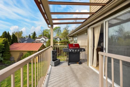 Swimming Pool Photo of 6791 178b Street, Surrey, BC